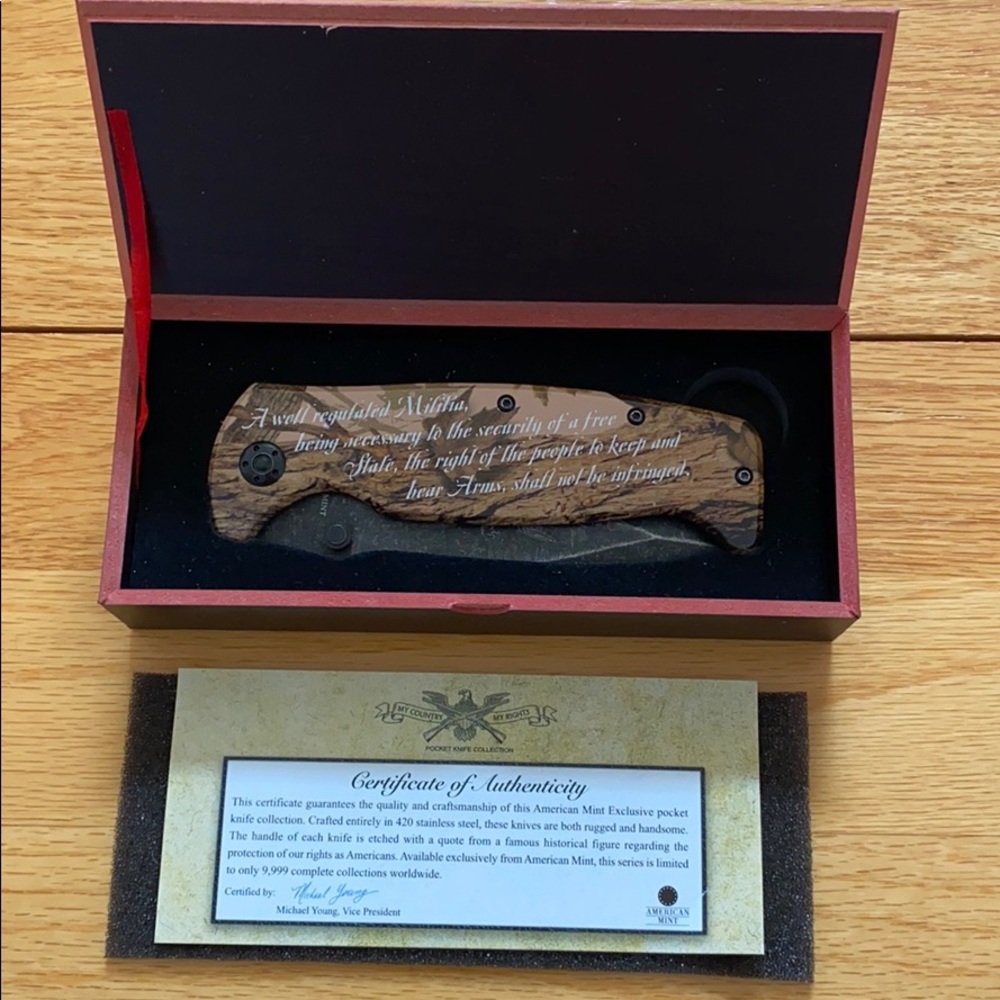 American Mint Collectible knife